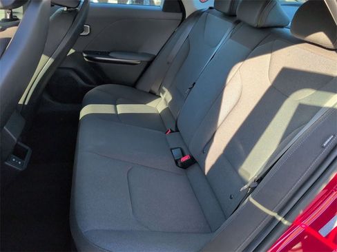 Used 2025 Kia K4 LXS image 28