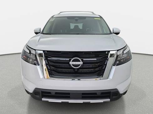 New 2025 Nissan Pathfinder SL image 2