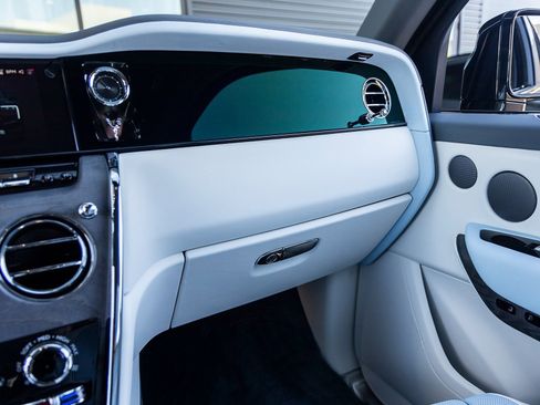 Used 2025 Rolls-Royce Cullinan image 38