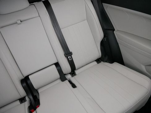 Certified 2022 Volkswagen Tiguan SE image 14