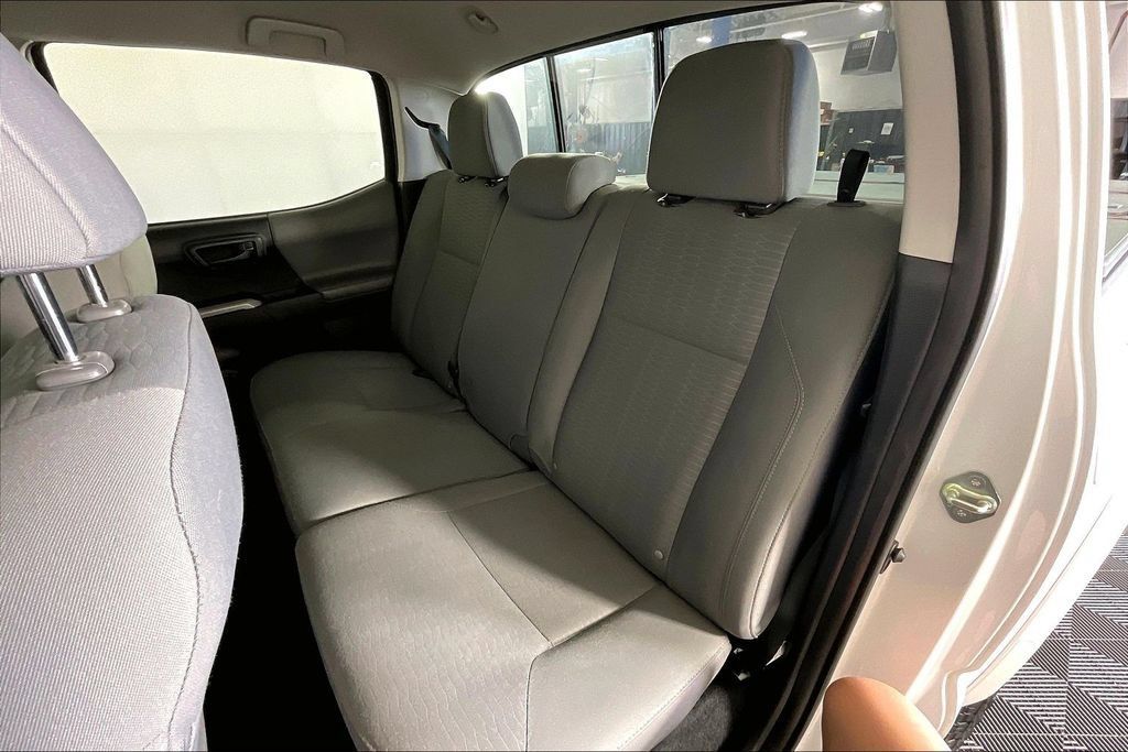 Used 2019 Toyota Tacoma SR5 AWD/4WD image 34