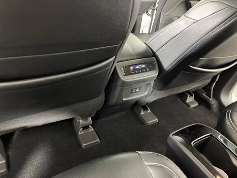 Used 2022 Nissan Pathfinder SV w/ SV Premium Package FWD image 46