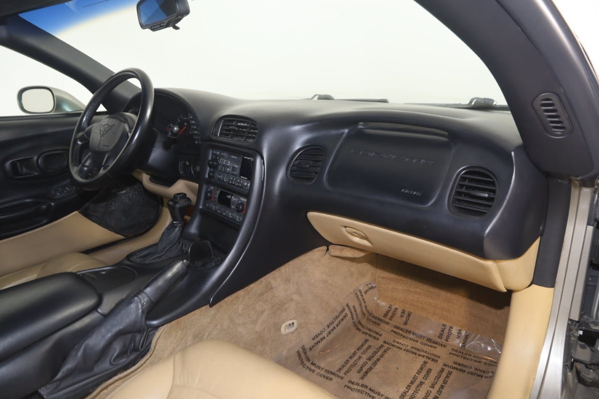 Used 1998 Chevrolet Corvette Coupe w/ Performance Handling Pkg RWD image 26