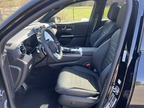 Used 2025 Mercedes-Benz GLC 300 4MATIC image 14