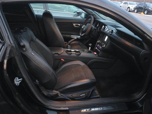 Used 2016 Ford Mustang Shelby GT350 w/ Technology Package image 11