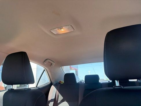 Used 2018 Toyota Corolla LE FWD image 15