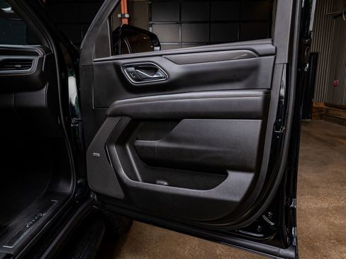 Used 2023 GMC Yukon XL AT4 image 38