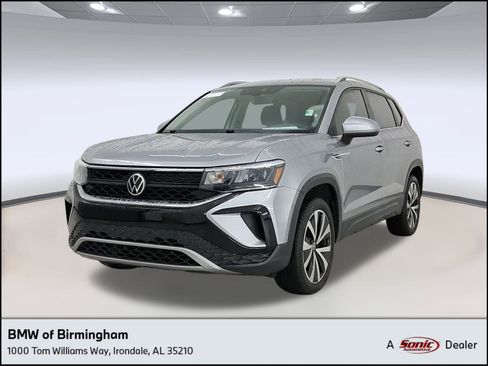 Used 2022 Volkswagen Taos SE image 1