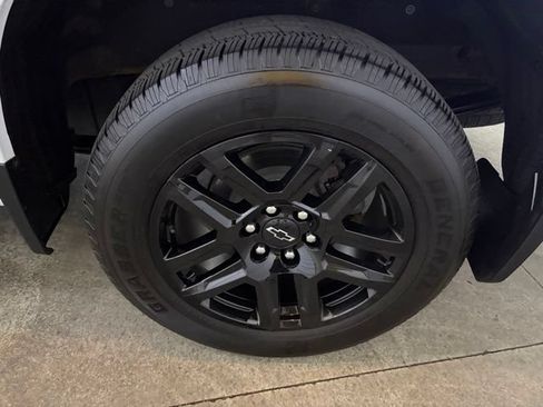 Used 2023 Chevrolet Silverado 1500 Custom w/ LPO, Dark Essentials Package AWD/4WD image 9