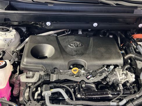 Used 2025 Toyota RAV4 XLE image 29