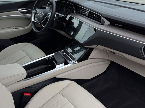 Used 2023 Audi e-tron Premium w/ Convenience Plus Package image 29