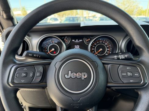Used 2023 Jeep Gladiator Sport image 25