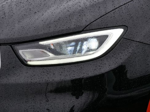 Certified 2024 Chrysler Pacifica Touring-L image 16