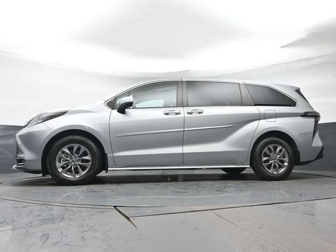 Certified 2023 Toyota Sienna XLE w/ Protection Package (TMS) FWD image 34