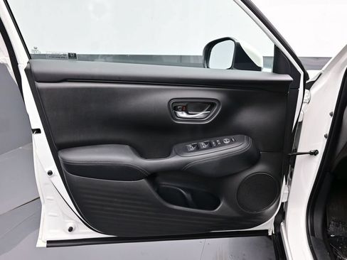 Used 2025 Honda HR-V EX-L image 18