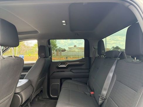 Used 2022 GMC Sierra 1500 SLE image 10