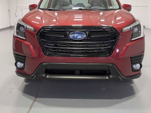 Used 2023 Subaru Forester Premium image 2