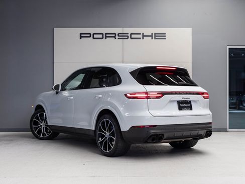 Certified 2023 Porsche Cayenne Platinum Edition image 3