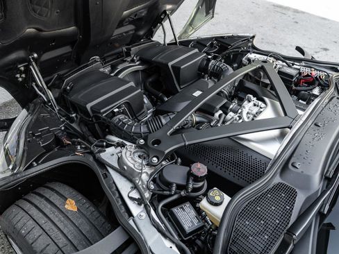 Used 2019 Aston Martin DB11 Volante image 45