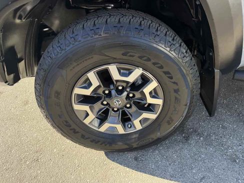 Used 2021 Toyota Tacoma TRD Off-Road w/ Technology Package image 13