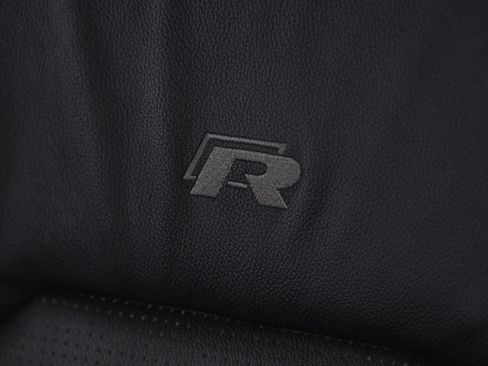 Used 2018 Volkswagen Golf R 4-Door image 30