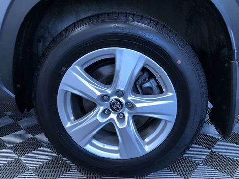 Certified 2024 Toyota Highlander LE AWD/4WD image 16