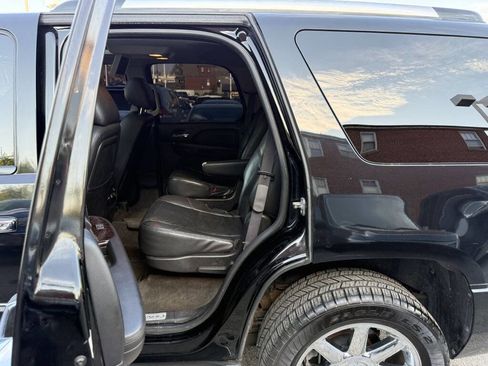 Used 2011 GMC Yukon Denali AWD/4WD image 26