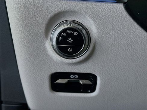 Certified 2025 Mercedes-Benz C 300 Sedan image 10