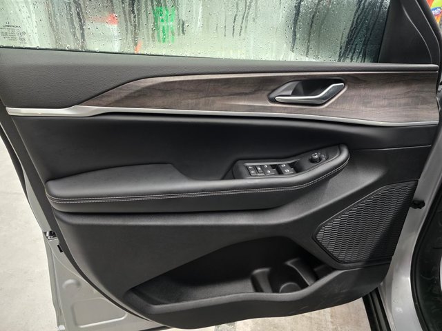 New 2026 Jeep Grand Cherokee Altitude AWD/4WD image 11