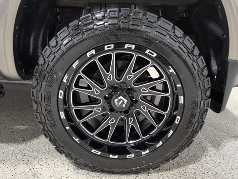 Used 2017 Nissan Titan Platinum Reserve image 11