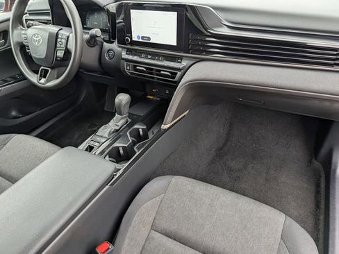 Used 2025 Toyota Camry LE FWD image 31