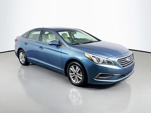 Used 2017 Hyundai Sonata SE w/ Cargo Package image 3