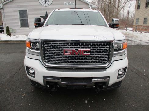 Used 2015 GMC Sierra 2500 Denali w/ Driver Alert Package image 9