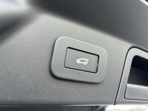 Certified 2026 Land Rover Range Rover Velar S AWD/4WD image 37