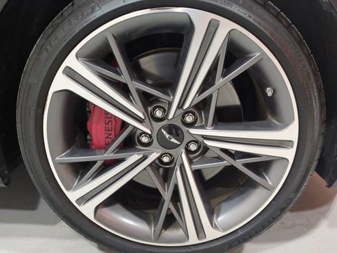 Certified 2025 Genesis G70 3.3T Advanced AWD/4WD image 9