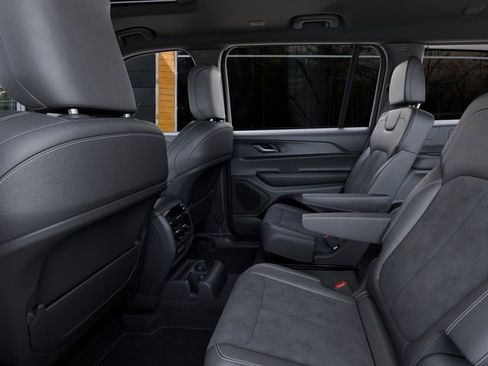 New 2025 Jeep Grand Cherokee L Altitude image 23