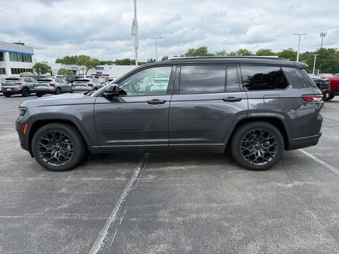 Used 2024 Jeep Grand Cherokee L Summit w/ Advanced Protech Group IV AWD/4WD image 8