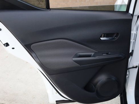 Used 2019 Nissan Kicks SV image 16