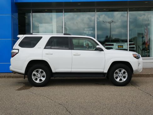 Used 2024 Toyota 4Runner SR5 Premium image 2