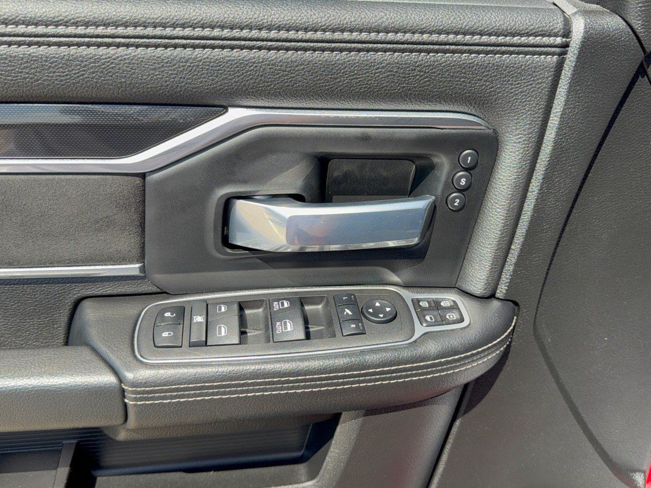 Used 2023 RAM 2500 Laramie w/ Night Edition AWD/4WD image 15