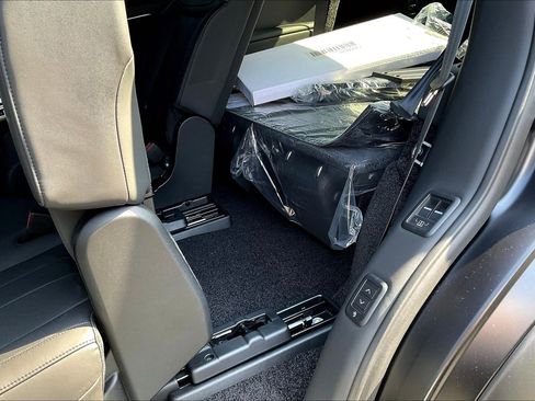 New 2026 Land Rover Range Rover Long Wheelbase SE image 21