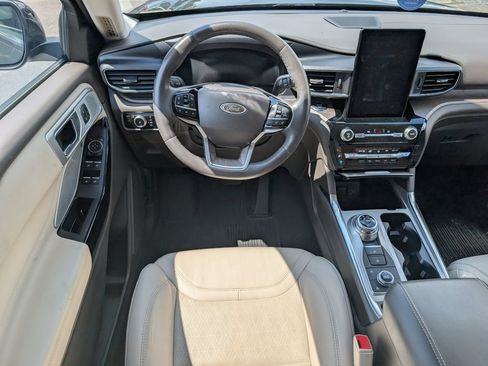 Used 2023 Ford Explorer Platinum w/ Technology Package AWD/4WD image 9
