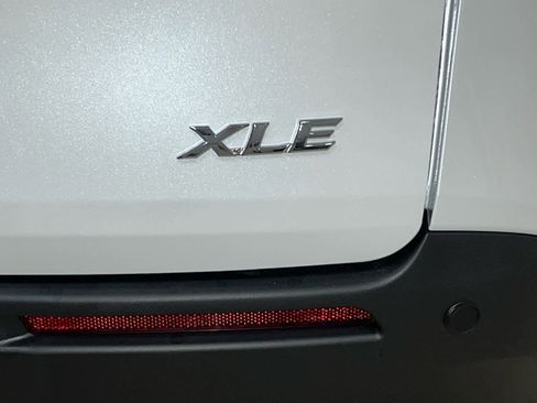 New 2026 Toyota Sienna XLE image 10