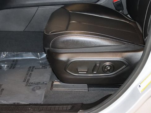 Used 2024 Jeep Grand Cherokee L Limited w/ Luxury Tech Group II image 31