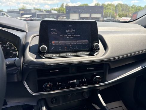 Used 2024 Nissan Rogue SV AWD/4WD image 18