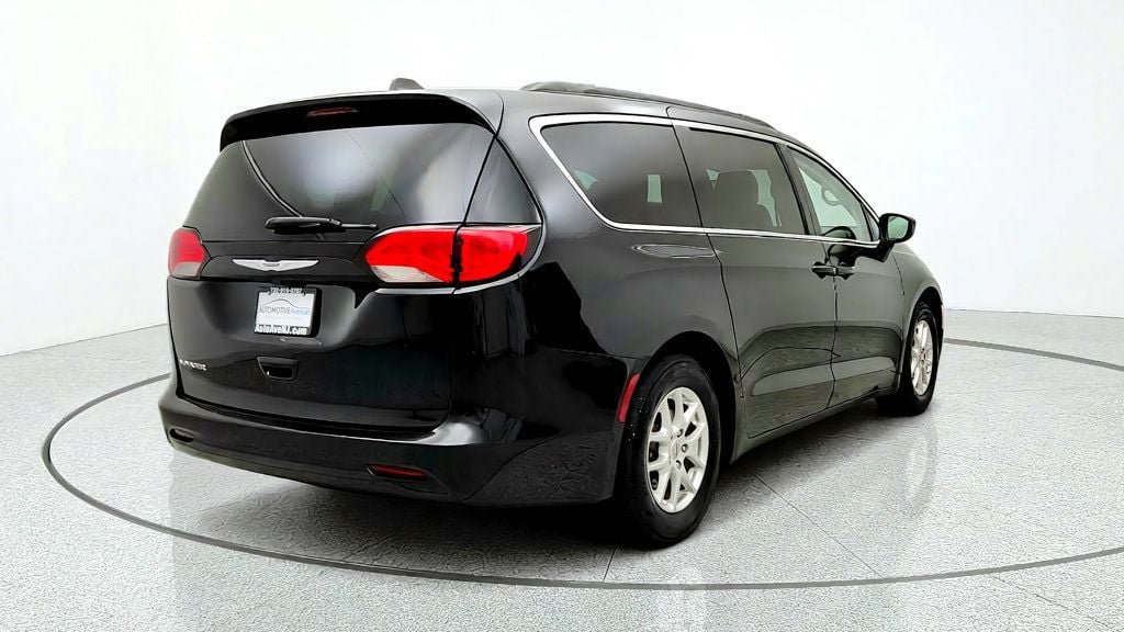 Used 2021 Chrysler Voyager Lxi FWD image 5
