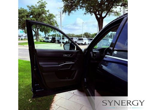 Used 2025 Nissan Pathfinder SL AWD/4WD image 19