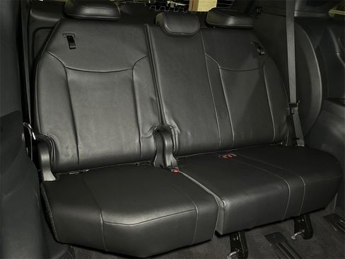 Used 2025 Toyota Sienna Platinum image 17