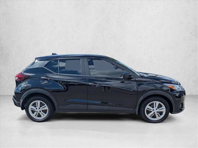 Used 2023 Nissan Kicks S FWD image 4