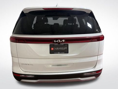 Used 2024 Kia Carnival EX FWD image 4